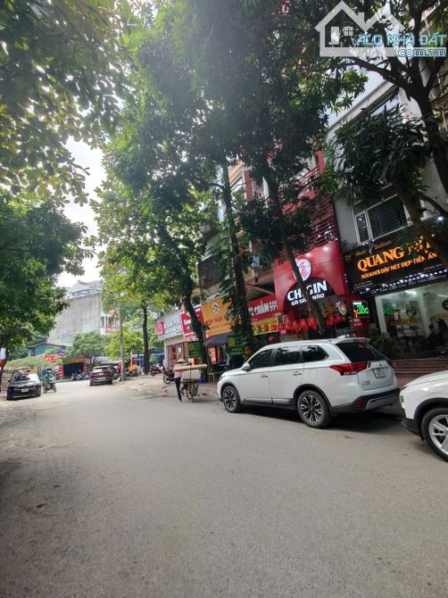 Bán nhà Mặt phố Dịch Vọng Hậu - Duy Tân, Hơn 28 Tỷ, Kinh doanh sầm uất, vỉa hè rộng