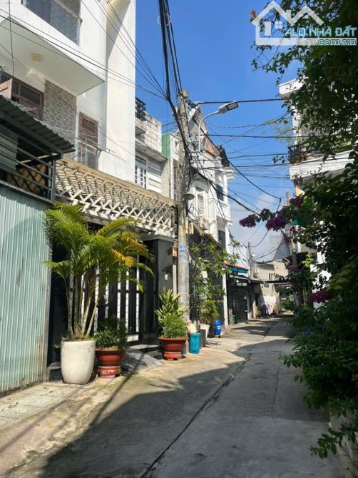 SIÊU PHẨM NHÀ PHỐ NGAY CHỢ TRẦN THỊ CỜ 3 TẦNG ĐƯỜNG THÔNG XE HƠI GIÁ TỐT
