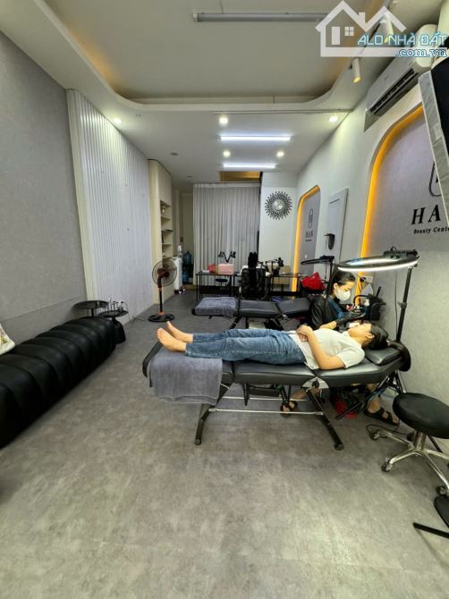 Cho thuê nhà ngõ 70 Hoàng Ngân dt 50mx 6 tầng, ô tô đỗ cửa, 17tr/th