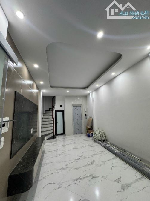 🔥Vũ Ngọc Phan, Nhà Xây Mới, 30m Ra Ôtô, DT 33m2, 5 Tầng Thang Máy, Giá 8.3 Tỷ