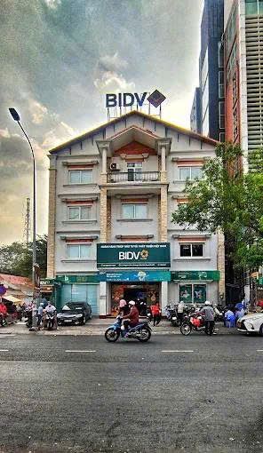 CHO THUÊ TÒA NHÀ 11 HOÀNG HOA THÁM, Q. BÌNH THẠNH - MẶT TIỀN 15M X 20M - 5 TẦNG SUỐT