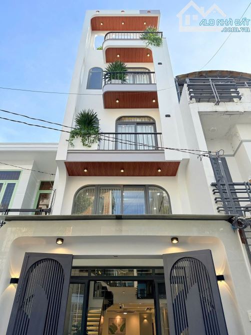Siêu phẩm nhà đẹp Phan Huy Ích, P. Tân Sơn, 4 lầu giá 9,99 tỷ