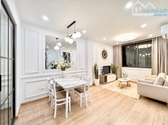 Duy nhất! Căn nhà 8 tầng thang máy chỉ nhỉnh 14 tỷ, phân lô, 10 ra ô tô tránh phố Hàm Nghi
