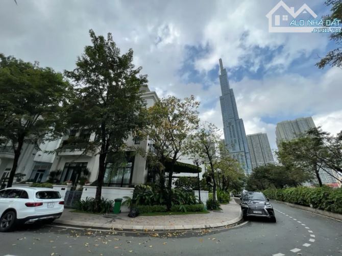 Bán biệt thự Vinhomes Central Park - Căn góc 275m2 gồm 3 tầng