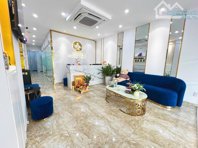 Cho thuê nhà đẹp 218 Bến Vân Đồn Quận 4 - Hầm trệt 4 lầu giá siêu tốt chỉ 75 triệu baothuế