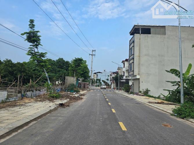 Bán đất lãm trại view Hồ Lớn dt 162m2 + mt 9m + hướng ĐB giá 8 tỷ