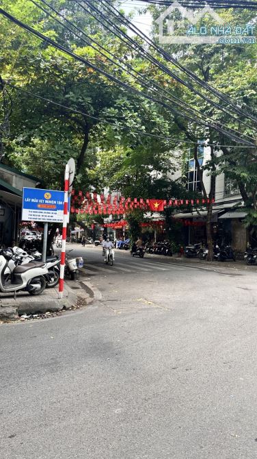 Bán nhà mặt phố Nghĩa Dũng 40m2 nhà nhìn ra ngã tư đường ô tô tránh kinh doanh tốt 11.5 tỷ