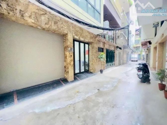 Bán Nhà Đẹp Lung Linh Phố Hoàng Cầu, Ngõ Đẹp - Nông - Thẳ, 60m xây 6T Thang Máy, Gara Ô Tô