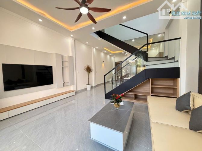 Nhà xinh 1 mê 1 mái mặt tiền Khúc Thừa Dụ, P. Ea Tam (cũ)