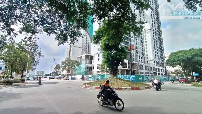 Bán đất mặt tiền ngang hơn 13m, sát BigC Go Dĩ An, full thổ cư, Làng DH quốc gia, chỉ 20tỷ