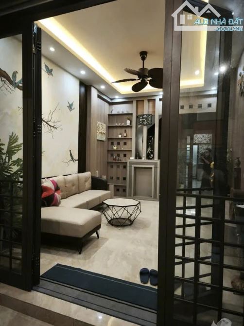 BÁN NHÀ PHỐ NGUYỄN VĂN CỪ – LONG BIÊN, Ô tô- phân Lô, 48m² × 5 tầng | Mặt tiền: 4.5m