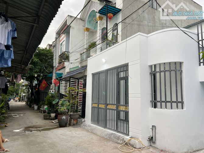 Nhà góc 2 mặt tiền 5m,3m và 1 đường thoát hiểm1,2m
