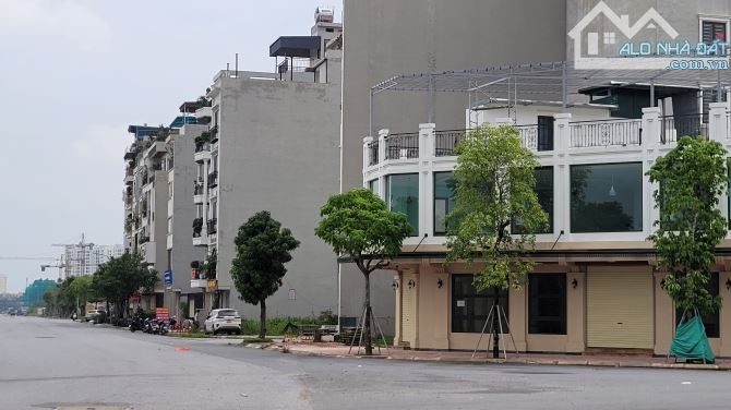 BÁN NHÀ MP HỒNG TIẾN – “CỬA NGÕ THỦ ĐÔ” ĐANG THÀNH HUYẾT MẠCH GIAO THÔNG