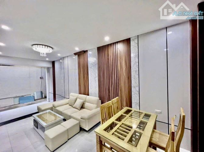 Bán nhà NGUYỄN SƠN, LONG BIÊN - 41m2 x 4 Tầng - 8.85 Tỷ (TL)