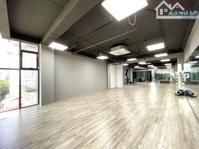 Cầu Giấy 210m² thoáng 2 mặt trước sau, thoải mái chỗ đỗ xe, giá rẻ 38 triệu