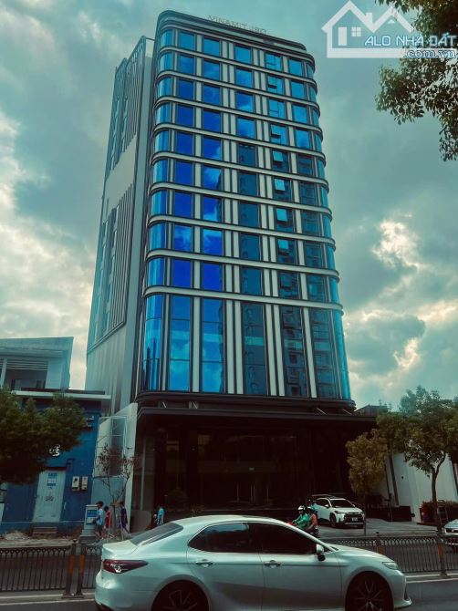 Bán toà nhà mặt tiền trục Metro Cách Mạng Tháng 8 - Hầm 10 tầng - 747m2 đất chỉ 130 tỷ