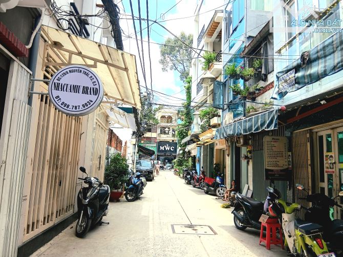Duy Nhất 1 Căn Hẻm Xe Hơi Đẹp Nhất Nguyễn Trãi Q.5 - 31m² x 3 Tầng Công Nhận Đủ - 6 Tỷ Tí