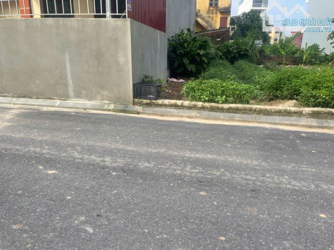 THÔN ĐOÀI – NAM HỒNG – ĐÔNG ANH – HÀ NỘI . Diện tích: 77m² – Mặt tiền: 4,1m – Vuông vắn,