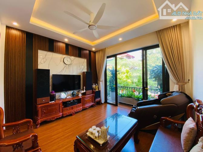 Bán nhà Hoàng Quốc Việt, Phân Lô, Ôtô Ngủ Trong Nhà, MT 4.5M, DT 65M2, Nhỉnh 21 tỷ
