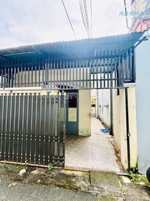 BÁN CĂN NHÀ CẤP 4 CỦ P.TRẤN BIÊN ( quang vinh củ). DT: 5,2x13,5=73M2. GIÁ: 2TỶ650 TL