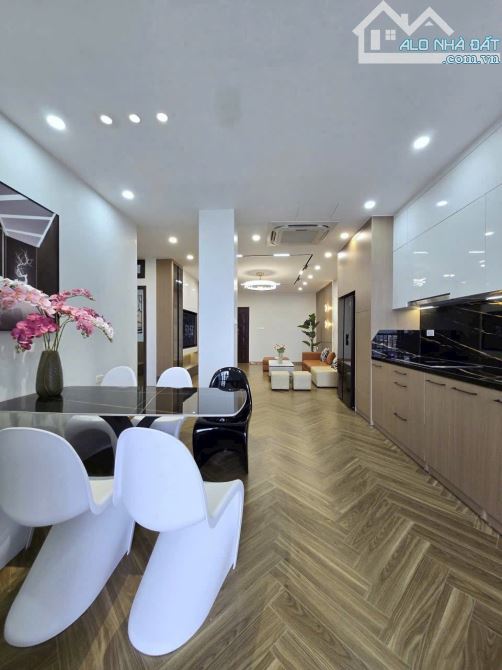 CHUNG CƯ NGYỄN CHÍ THANH 94M2 – 3PN – VIEW HỒ NGỌC KHÁNH – FULL ĐỒ CAO CẤP – 9.9 TỶ