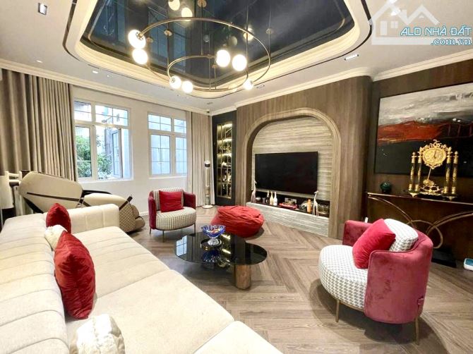 PHỐ VIP TRẦN QUANG DIỆU - 6 TẦNG THANG MÁY - Ô TÔ ĐỖ - 15M RA VƯỜN HOA - DIỆN TÍCH 48M