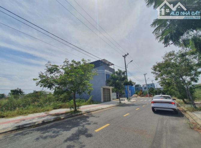 BÁN GẤP ĐẤT ĐẸP 277m2 - GIÁ CỰC RẺ 2.350 TỶ -NGUYỄN VĂN CỪ - CÁCH VINCOM LONG THÀNH 3P