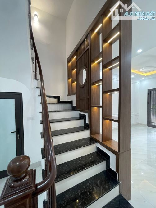 Bán Nhà Xuân La Tây Hồ 51m2, 6 Tầng, MT 3.9m, Cách 15M Ô Tô Tải Dừng Đỗ, Giá 13,4 Tỷ