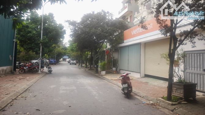 Cửa hàng phố nguyễn mậu tài Trâu quỳ gia lâm.dt 281m2 giá nhỉnh 57 tỷ.
