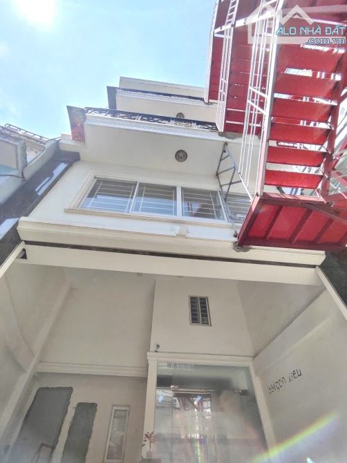 Bán toà CHDV Tân Bình - 39 phòng , 1 MBKD - 216m2 - ngay ĐH Bách Khoa - 2.2 tỷ/năm