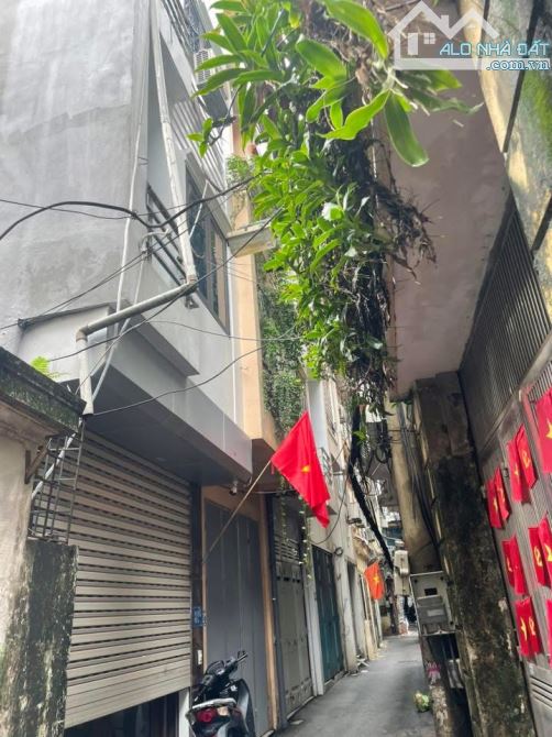 Có 102! Nhà đẹp Khương Đình dân xây, ngõ 3m, ngõ thông, cách phố 50m. 47mx4T. Chỉ 7,8 tỷ