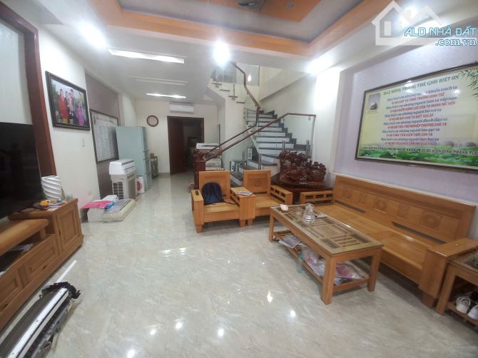 Nhà 4 Tầng  DT 100 M  8ty500 TĐC  Đằng Hải Hải An