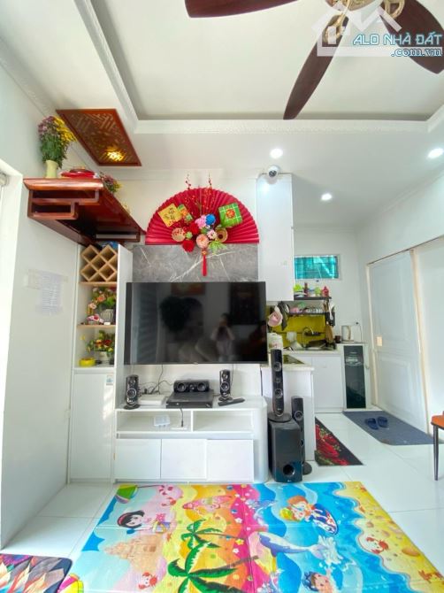 Bán nhà siêu rẻ !TT  Bộ Tài Chính 150m Lô góc 3 thoáng ô tô đỗ cửa 4,3 tỷ