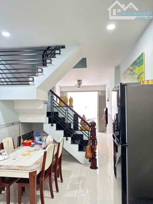 Nhà 2 tầng mới ở ngay, hẻm 373 Lý Thường Kiệt, P8, 5.5 tỷ TL