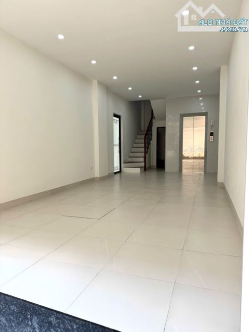 Bán nhà Thạch Bàn - lô góc - ngõ thông siêu thoáng - thang máy nhập khẩu 54m 9.3 tỷ