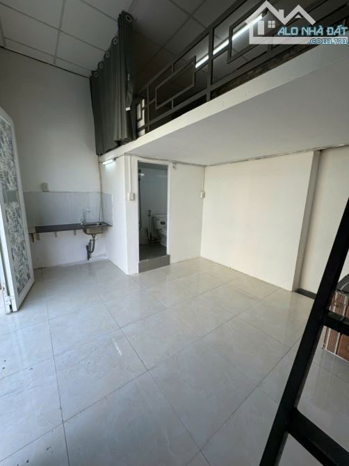 Phòng gác lửng mặt tiền đường 53 Q.Gò Vấp (Đối diện 140 Phạm Văn Chiêu)