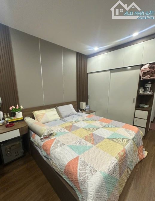 Bán Nhà, hàng xóm Xuân La, Ngoại Giao Đoàn - BTL, 42m², 5 Tầng, 2 Mặt Thoáng – Chỉ Nhỉnh 7