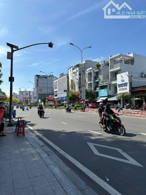 NHÀ NGUYÊN CĂN LÊ ĐẠI HÀNH 4M X 14M 1 TRỆT 1 LỬNG 2 LẦU NHÀ MỚI ĐẸP