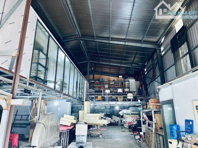 Cho thuê 406/700m2 kho có PCCC, văn phòng gần cầu Thăng Long