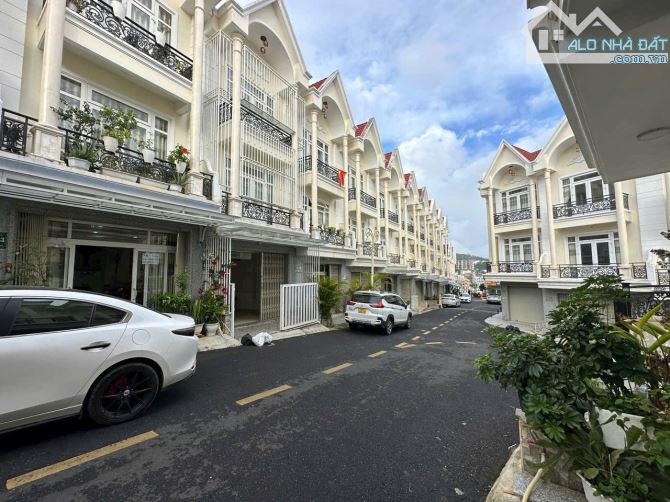 NHÀ PHỐ ĐẸP 4 TẦNG KHU QUY HOẠCH GOLDEN HILLS. PHƯỜNG 3. ĐÀ LẠT. GIÁ CHỈ 7,5 TỶ