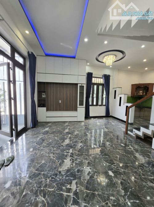 Nhà 2 MẶT KIỆT rộng 5M_ Đường HOÀNG VĂN THÁI_ Hướng ĐÔNG mát mẻ