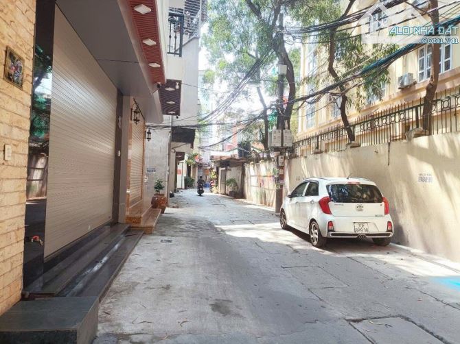 Siêu phẩm Trần Khát Chân, 60m2, oto đỗ cửa dừng đỗ ngày đêm, ngõ thông rộng thoáng sáng.