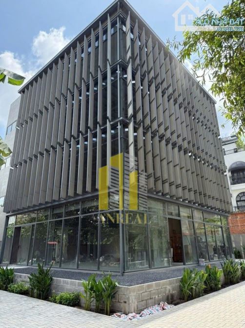 CHO THUÊ TOÀ VĂN PHÒNG SÀN TRỐNG ĐƯỜNG XUÂN THUỶ GIÁ 6500 USD