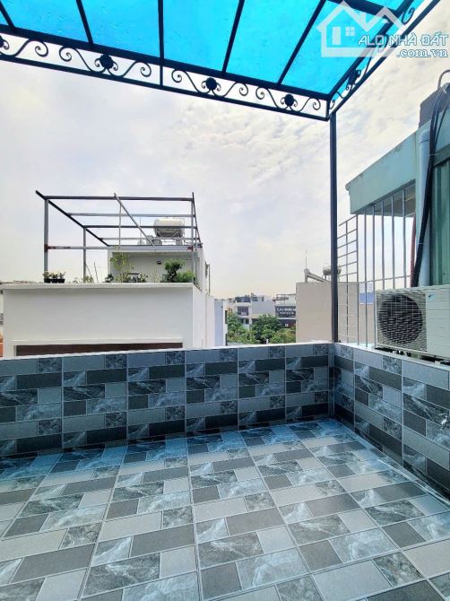 Nhà dân xây độc lập, tâm huyết oto đậu cửa,cách mặt đường Hồ Sen 30m, kinh doanh nhỏ lẻ