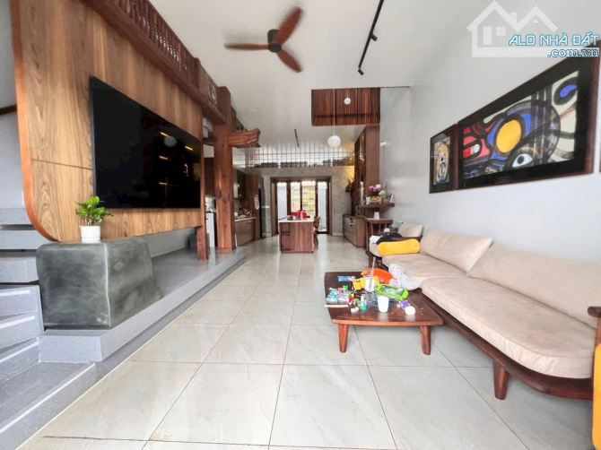 Khách gửi: nhà 1 trệt 1 lầu mặt Đông Bắc đường 30m TDP8 ——— DT: 5x23m Thổ cư 100% Giá: 8,6