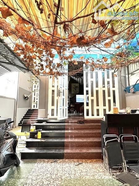 Biệt thự 3 Tầng Mặt tiền đường THẠNH LỘC 27, An Phú Đông, DT 104m2 (7 x 16), đường 12m.
