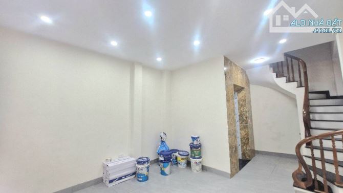 NHỈNH 7 TỶ CÓ NHÀ ĐẸP PHỐ NHỔN - 7 TẦNG - THANG MÁY - Ô TÔ ĐỖ CỔNG - FULL NỘI THẤT - ỞNGAY