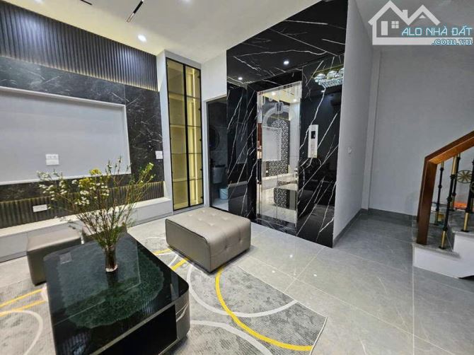 Hiếm,nhà Ngọc Thuỵ,50M, 6 tầng thang máy,ô tô đỗ cổng,,full NT.Giá đầu tư hơn 8 tỷ