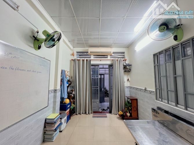 B.á.n nhà sát bên Vạn Kiếp - 3 Tầng 86m2 - sẵn 9 PN kín - hẻm trước nhà 4m - ngang 4m