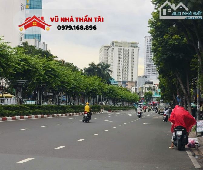 Bán Nhà Hoàng Diệu, 9 phòng ngủ, Q.4, 5 lầu, 32 m2, Hẽm 3m, nhỉnh 6 Tỷ.